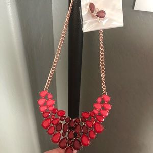 Red & Pink statement necklace w/earrings